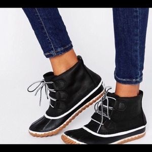 New Sorel out n about booties